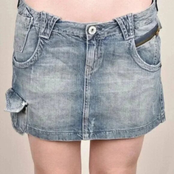Vintage Guess Denim Jean Mini Skirt Cargo Flap Pockets Size 30 - Picture 1 of 10